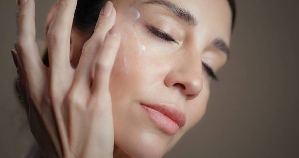 Kolagen pod lupą lek. Ilony Podworskiej. Jak działa na naszą skórę?