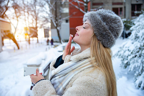 Pielęgnacja twarzy po zimie. Pięć wskazówek specjalistek Derkomed